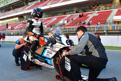 Anina Urlaß auf dem Circuit de Barcelona-Catalunya.