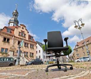 Neun solcher ergonomischer Bürostühle werden für die Mitarbeiter im Rathaus in Waldenburg angeschafft. 