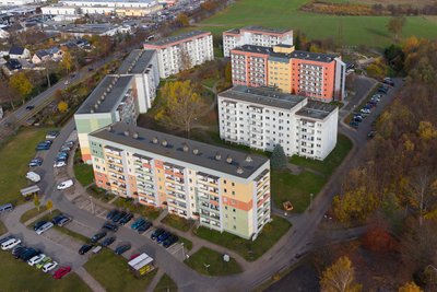 Zur Fördergebietszone gehört auch das auf der gegenüberliegenden Seite an der B 101 befindliche Adam-Ries-Gebiet.