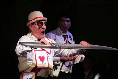 Der Henker Frank Blees dürstet es nach dem Blut unschuldiger Kaninchen.