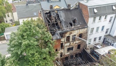 Der Tag danach: Das Brandhaus ist nicht mehr bewohnbar.