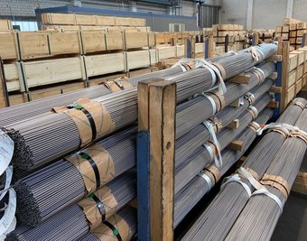 Das Fertigversandlager für Stäbe, die aus Schutzgründen meist in Holzkisten ausgeliefert werden. Die Kunden der BGH Edelstahl fertigen daraus beispielsweise Motorwellen, Gewindespindeln oder Kolben. 