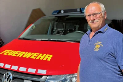 Seit 20 Jahren ist Frank Mielack Wehrleiter der Feuerwehr Sayda. Die Feuerwehruniform trägt er aber schon seit 1978.