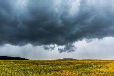 Wolkenaufzug über Sehma am Samstagmittag.