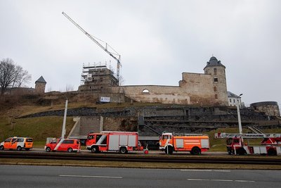 Einsatz im Luftschutzmuseum: Die Berufsfeuerwehr absolvierte dort eine Übung zur Höhen- und Tiefenrettung. 