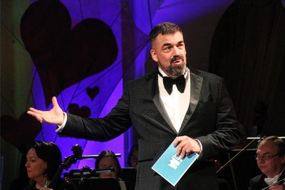 Imntendant Sergio Raonic Lukovic empfing die Gäste der Gala des Bühnenballs in der Nikolaikirche.