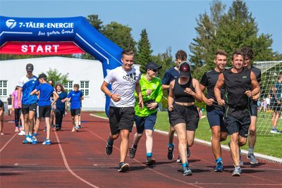 Für den guten Zweck laufen Olbernhauer Gymnasiasten Runde um Runde.