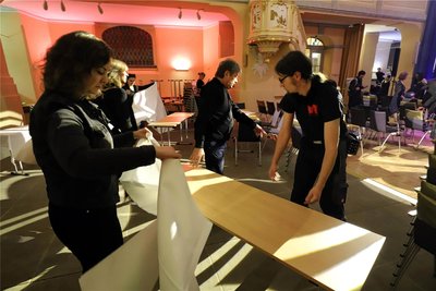 Kaum ist die Gala beendet beginnen in der Nikolaikirche die Umbauarbeiten, und alles verwandelt sich in einen Tanzsaal.