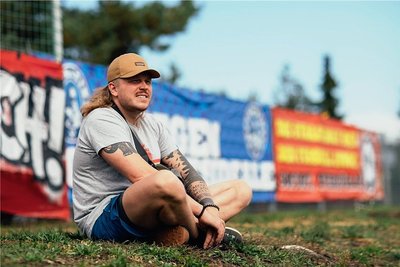 Fußball als Leben neben der Dorffest-Musik: Der Brandenburger Nils Wehowsky aka Rapper Finch.