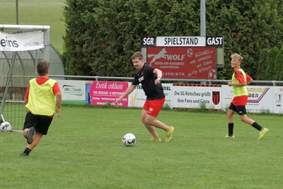 Aufgrund der ungeraden Spieleranzahl, kam der Coach beim Training selbst ins Schwitzen.