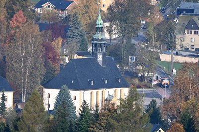 In der Evangelisch-lutherischen Kirche in Neudorf wird ein ein großer Gospelgottesdienst abgehalten.