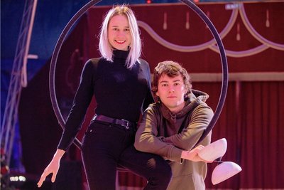 Anna Artemenko und Yaroslav Kucherenko in der Manege. 