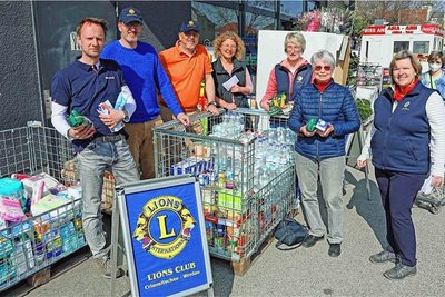 Die Mitglieder des Lions-Club Crimmitschau-Werdau waren auch schon vor dem Edeka-Markt in Crimmitschau mit der Aktion im Einsatz. 
