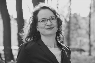 Dr. Franziska Davies ist Osteuropa-Historikerin an der LMU München und forscht zur modernen Geschichte Russlands, der Ukraine und Polens.