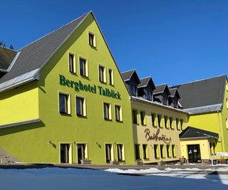 Im Holzhauer Hotel "Talblick" gibt es für das Wochenende erste Buchungen, wie Inhaberin Iris Gläser sagt.