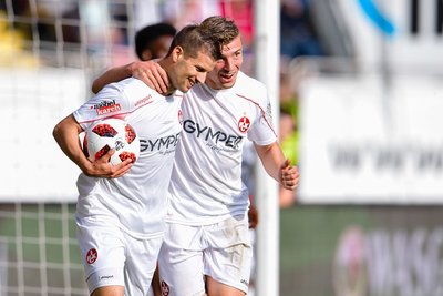 Elias Huth (r.) wechselt auf Leihbasis vom 1. FC Kaiserslautern nach Zwickau.