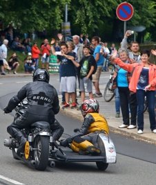 Bei der Sachsenring Classic sind stets Tausende Zuschauer an der Strecke.