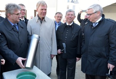 April 2017: Georg Unland als Finanzminister bei der Grundsteinlegung für den Hörsaalkomplex der Bergakademie. 