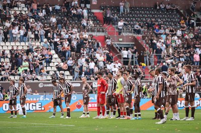 Druck und Frust am Millerntor: Spieler des FC St. Pauli nach der Niederklage gegen Mainz 05. (Archivbild) 