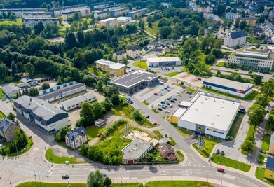 Blick aus der Vogelperspektive auf das Einkaufsgebiet an der Hanischallee. 