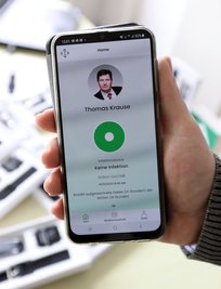 Alles im grünen Bereich. Die mit Krauses Uhr verbundene App meldet keine Infektion.
