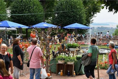 Die "Haus- und Gartenträume" in Lichtenwalde waren am Wochenende gut besucht. Laut Veranstalter kamen an den drei Tagen rund 8000 Besucher in den Barockgarten. 