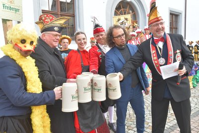 Den Fassbieranstich mit dem Prinzenpaar nahm wieder der langjährige Brauhauschef Michael Eßlinger vor.