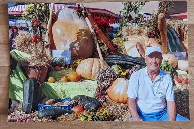 Erinnerungen: Rainer Drechsler an seinem Stand beim Stollberger Bauernmarkt.