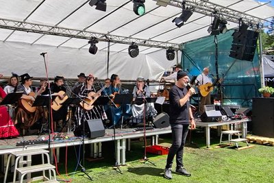 Zehn Musikgruppen und Künstler beider Länder traten zum Benefiztreffen in Potůčky auf. Foto: