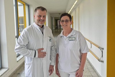 Chefarzt Prof. Dr. med. Eric Röhner und Bereichsleiterin Martina Rilz freuen sich auf den Neustart am Montag. 