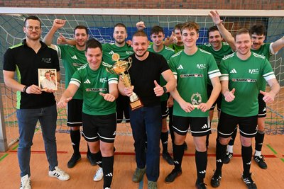 Die Auswahl des Kreisverbandes Fußball Zwickau verteidigte beim Schiedsrichter-Hallenturnier ihren Titel.