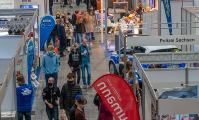 Die Chemnitzer Messehalle erlebte am Wochenende zur "Mach was!" zeitweise einen Besucheransturm. Das Corona-Limit wurde dann fast ausgeschöpft.