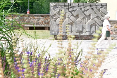 Die Achtundvierziger sind am Schloßplatz dargestellt.