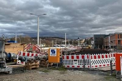 Die Komturhof-Kreuzung ist derzeit noch gesperrt. Im April sollen die Arbeiten beendet werden.