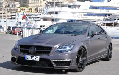 Der in Chemnitz getunte GSC Mercedes-Benz CLS 63 AMG "Stealth" bei einem Ausflug zu einer Messe in Monaco. Die Leistung des Motors wurde auf 750 PS gesteigert, zudem erhielt das viertürige Coupé unter anderem neue Motorhaube, Kotflügel, Stoßstangen und Felgen.