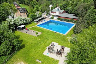 Mitglieder des Vereins "Hochofensport" kümmern sich ehrenamtlich um das Freibad in Schmalzgrube. 