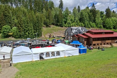 Der gut besuchte Tourismusstandort der „Dreckschänke“ zum Benefiztreffen in Potůčky.