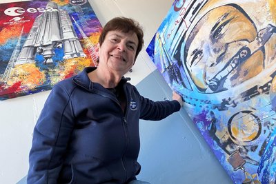 Karin Schädlich zeigt die Pop-Art-Werke zum Thema ESA und Juri Gagarin. Der erste Mensch im All wird im Fokus einer Sonderausstellung stehen, die Ostern gezeigt wird.
