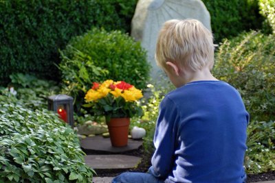 Kinder brauchen Hilfe in der Trauer, um den Schmerz eines Verlustes zu verarbeiten.