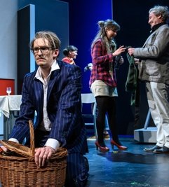 Schauspieler Peter Peniaska brilliert in "Zwei Lügen, eine Wahrheit".