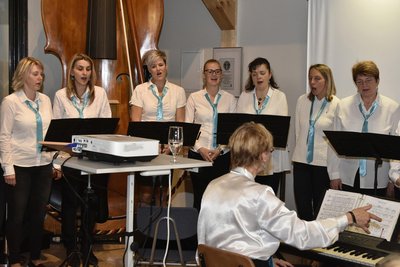 Der Frauenchor Luby/Schönbach eröffnet am Donnerstag, 4. Juni, die Parkkonzerte in Erlbach.