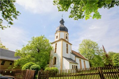 Das Jößnitzer Gotteshaus ist jetzt auch eine Radwegekirche.