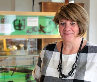 "Rekordhalterin" im Team des Schwarzenberger Museums: Anette Barth. Seit nunmehr vier Jahrzehnten ist sie in der Einrichtung tätig, die seit 2014 den Namen "Perla Castrum - ein Schloss voller Geschichte" trägt.