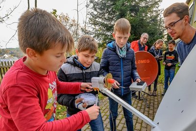 Schüler des Matthes-Enderlein-Gymnasiums in Zwönitz wollen zum Südpol funken. Die Technik wurde vom Amateuerfunksatelliten-Verein Amsat zur Verfügung gestellt. 