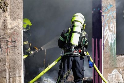 Die Feuerwachen eins und zwei sind ausgerückt.