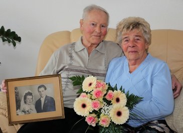 Am heutigen 2. Februar vor nunmehr 70 Jahren haben Gertraude und Egon Groh in Aue geheiratet. Seit 1952 leben sie gemeinsam in Schwarzenberg. Am Wochenende wird im Kreis der Familie gefeiert. 