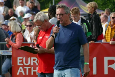 Neben Hardy Gnewuch fungierte diesmal auch der bekannte TV-Kommentator Wilfried Hark (vorn) als Moderator.