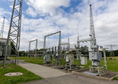 Das Umspannwerk in Falkenstein: Zwischen hier und dem Umspannwerk Droßdorf soll nun die neue Trassenführung verlaufen. Wie genau, will Mitnetz diesmal breit abstützen. 