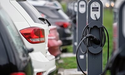 Über eine Million Euro will der Landkreis für neue E-Autos, die für die eigene Fahrzeugflotte bestimmt sind, ausgeben. 