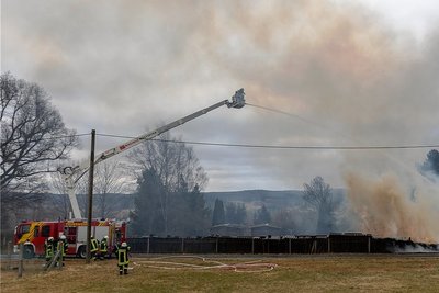 Das Feuer und die riesige Rauchwolke auf dem Harzberg waren weithin zu sehen. Bis zu 70 Feuerwehrleute waren im Einsatz.